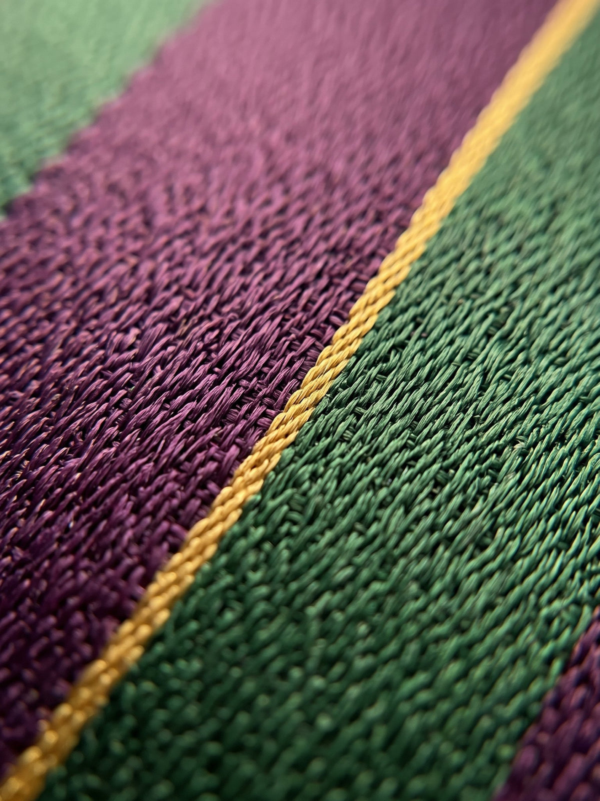 Corbata Burdeos — detalle de la seda