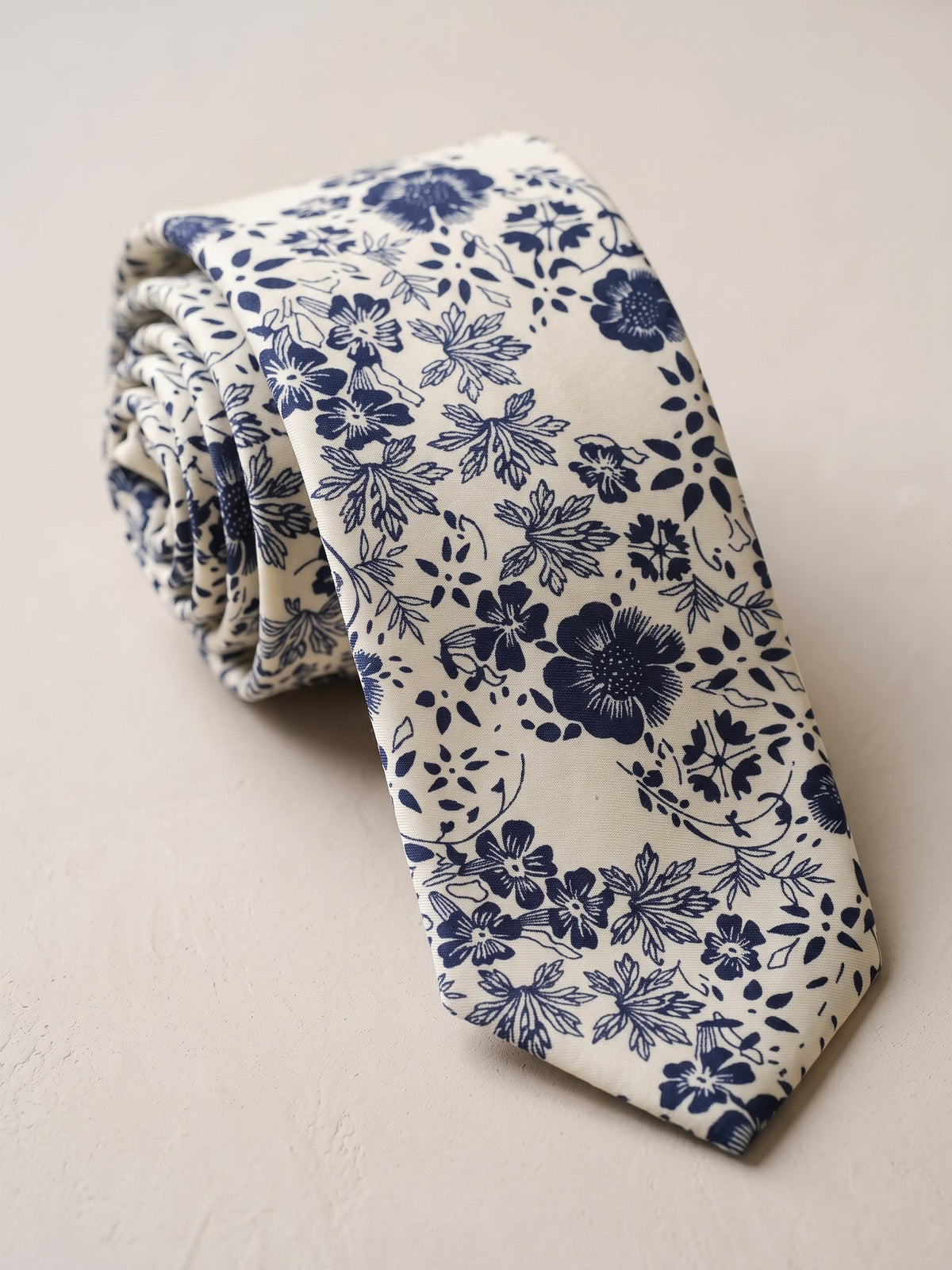Corbata Delirio — trama de cerca