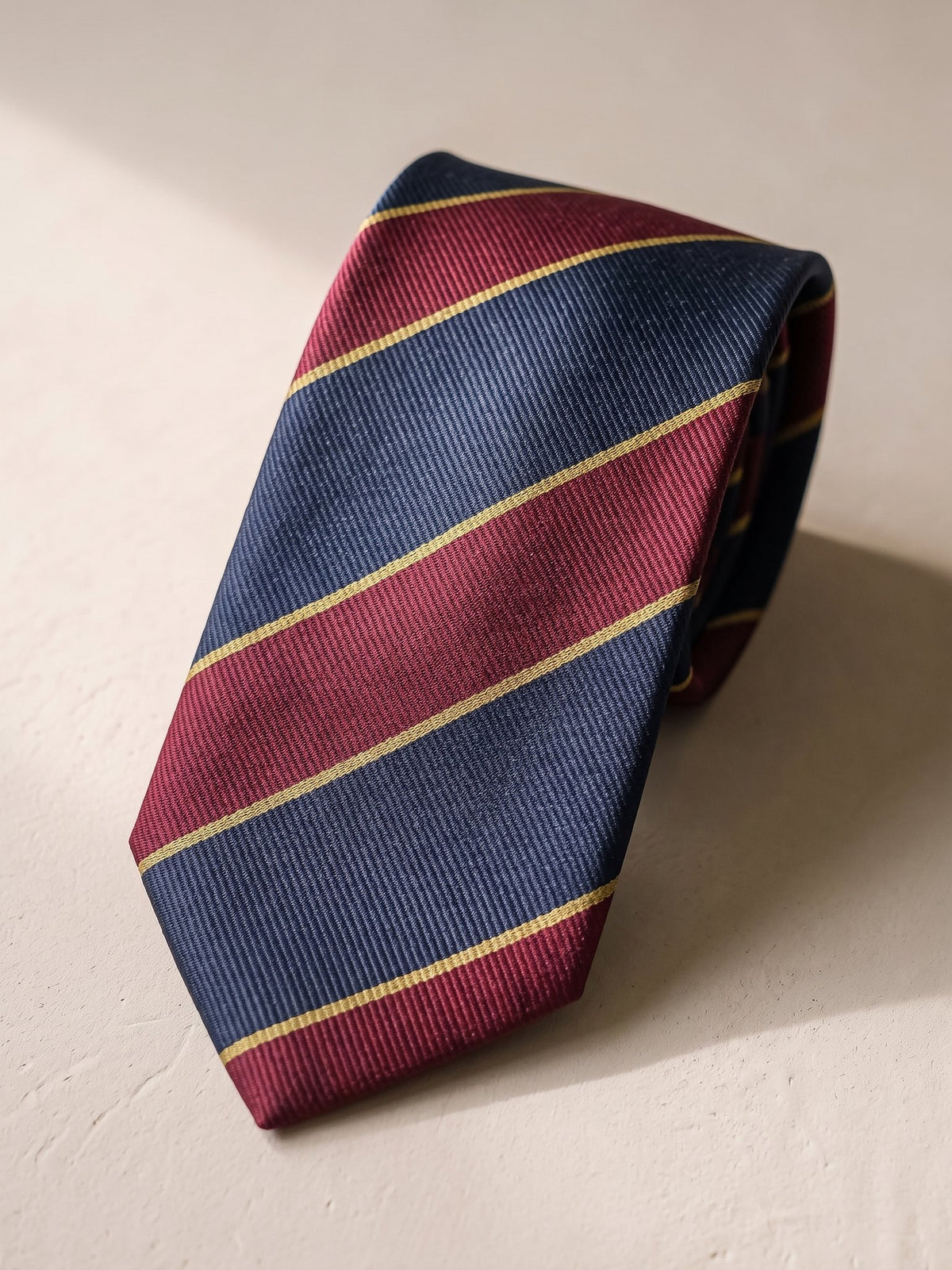 Corbata Johan — trama de cerca