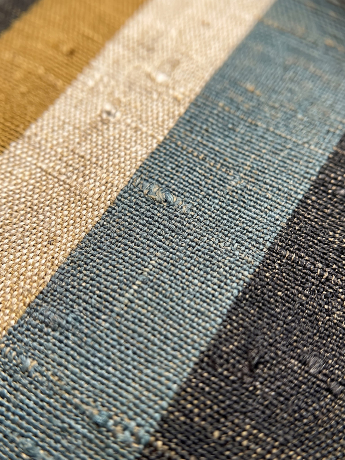 Corbata Lacroze — trama de cerca