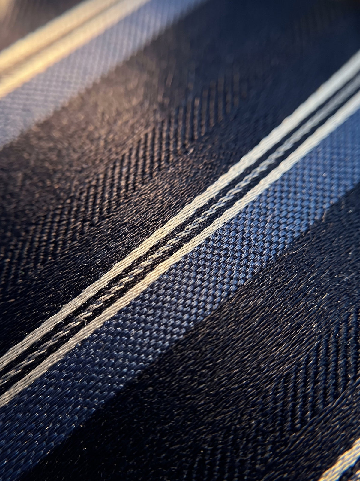 Corbata Mitre — detalle de la seda