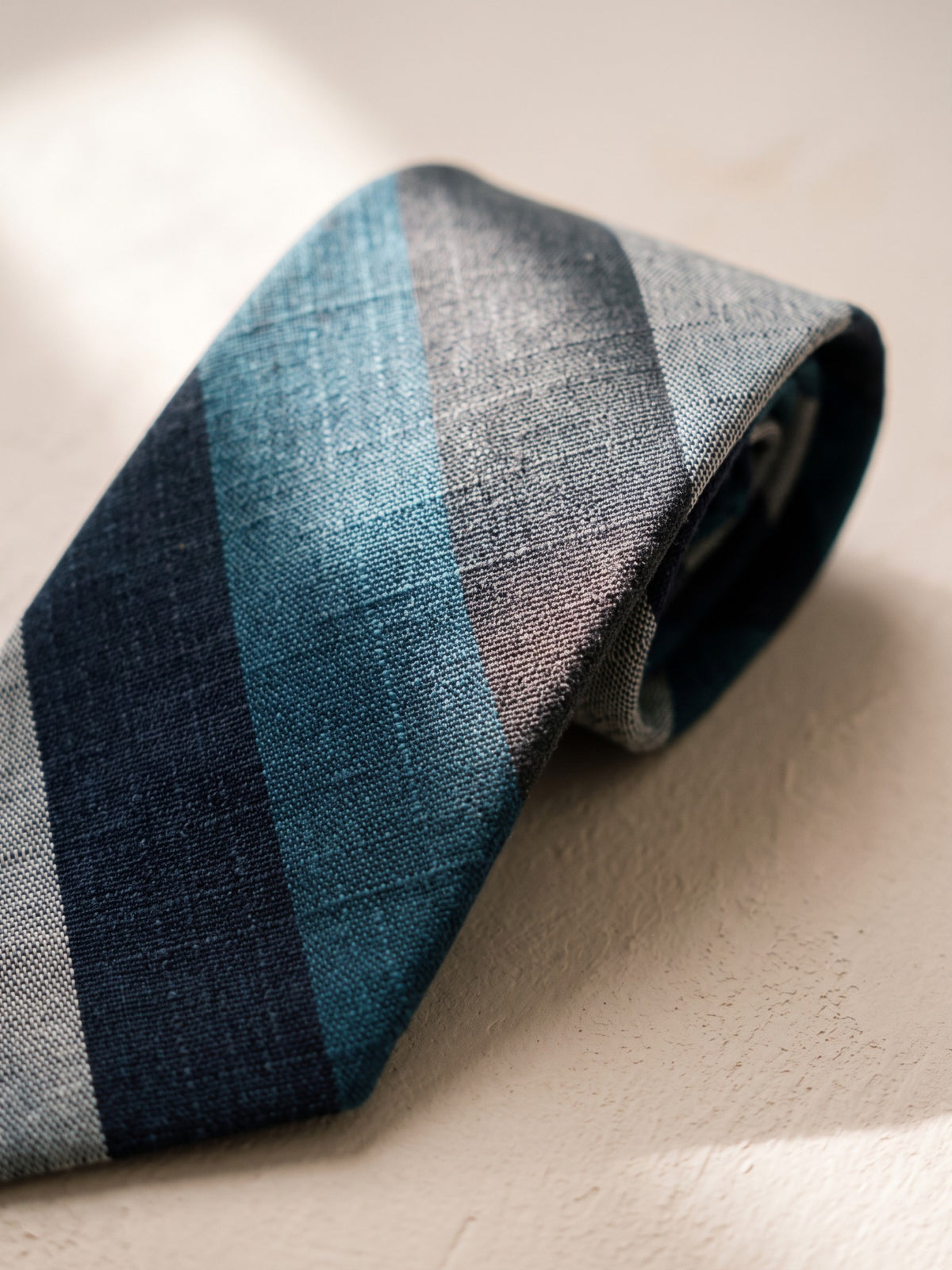 Corbata Saavedra — detalle de la seda