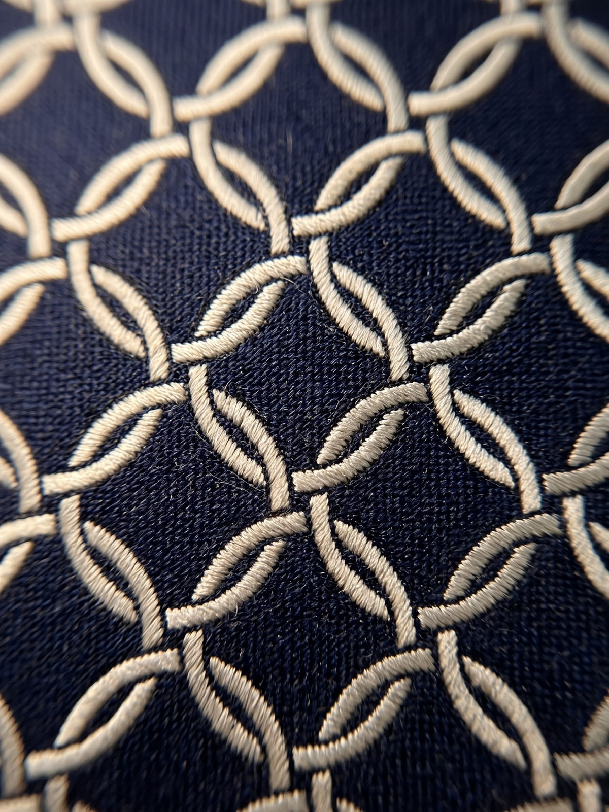 Corbata Scarpatti — trama de cerca