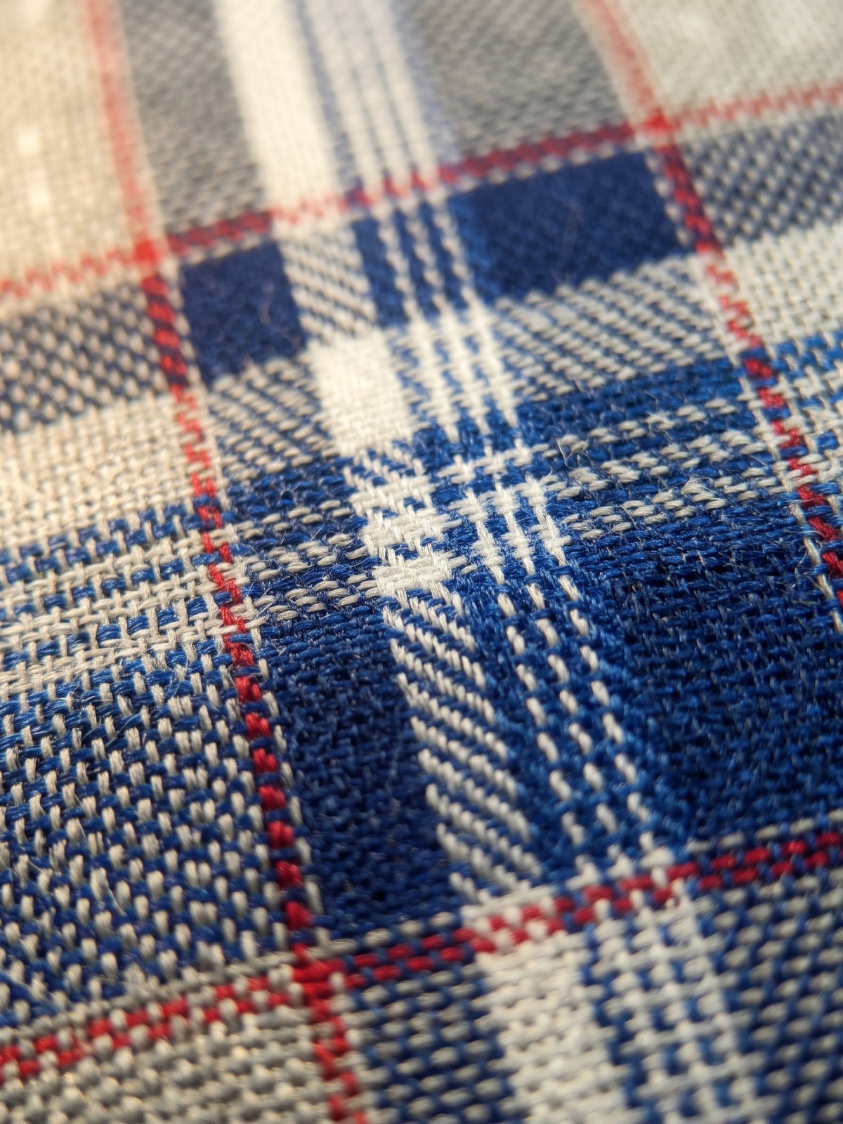 Corbata Thames — trama de cerca