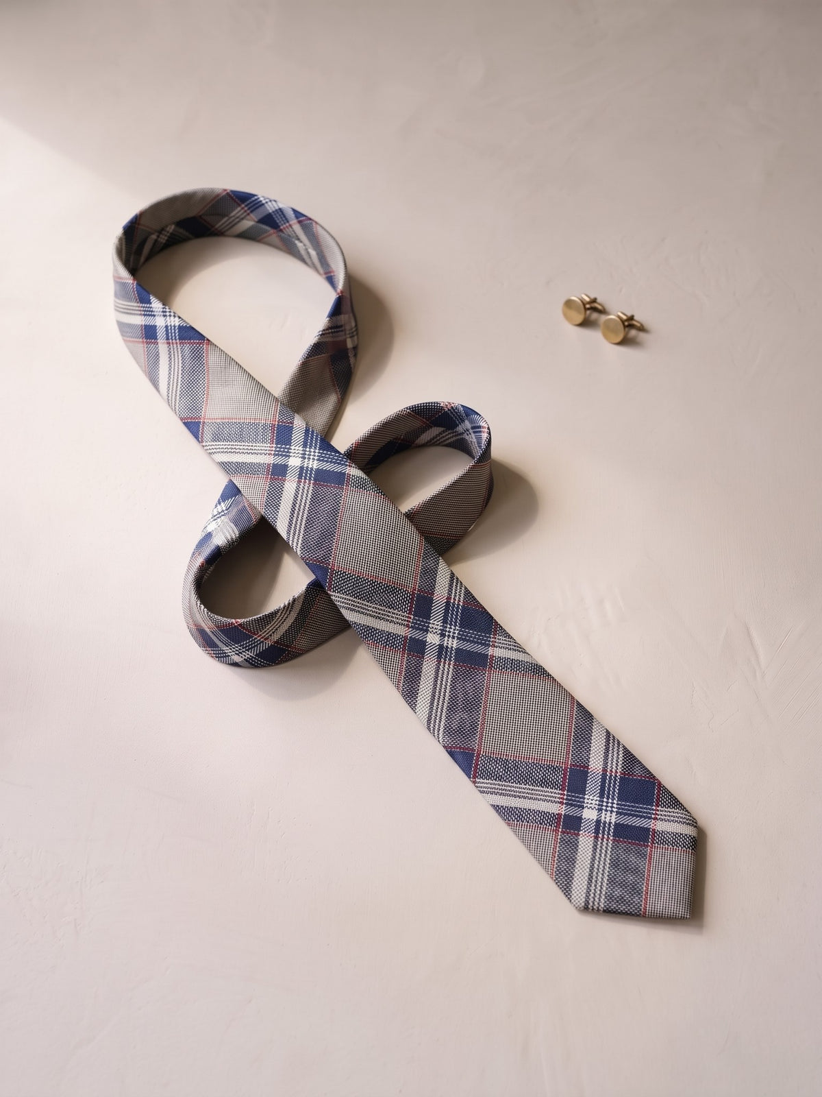 Corbata Thames — bodegón