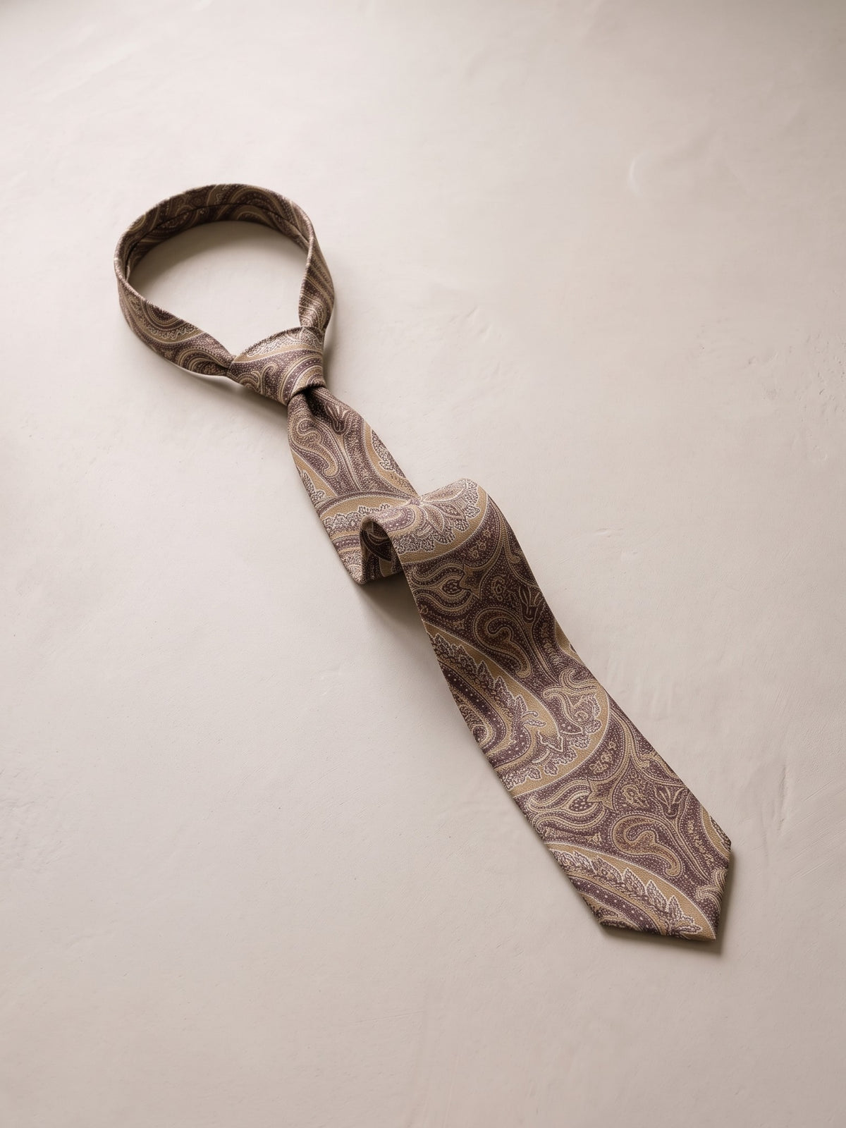 Corbata Versalles — bodegón